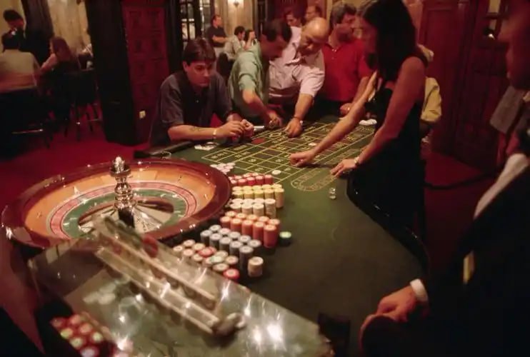 dewatogel masuk mobile app interface showing live casino tables on Android and iOS devices